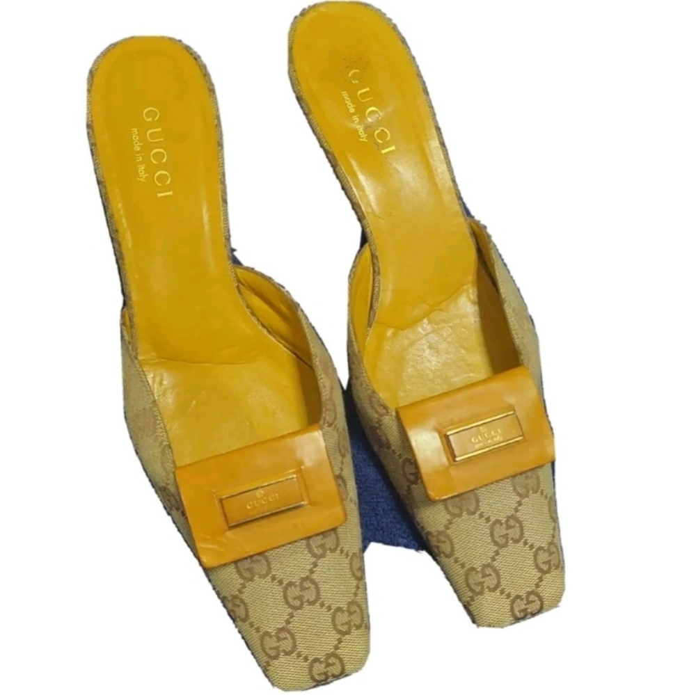 Gucci shoes 100% Authentic Monogram Signature Canvas & Logo Slip On Heels Sz 9.5